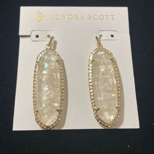 EUC Kendra Scott Lauren earrings in crushed ivory pearl, set in gold